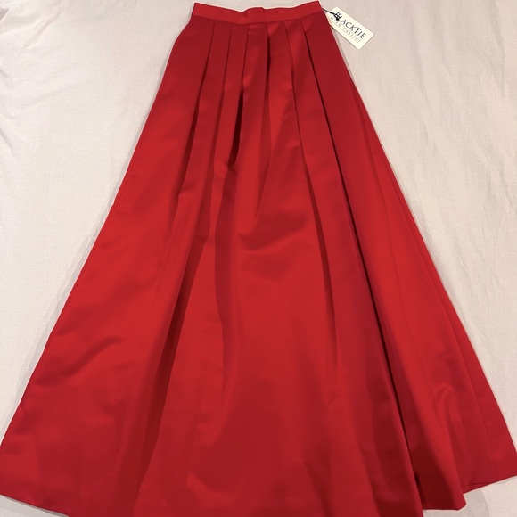 NWT BLACK TIE Red Satin 2pc Strapless Top Skirt Ballgown Holiday Tuxedo 4 Small - Picture 3 of 9